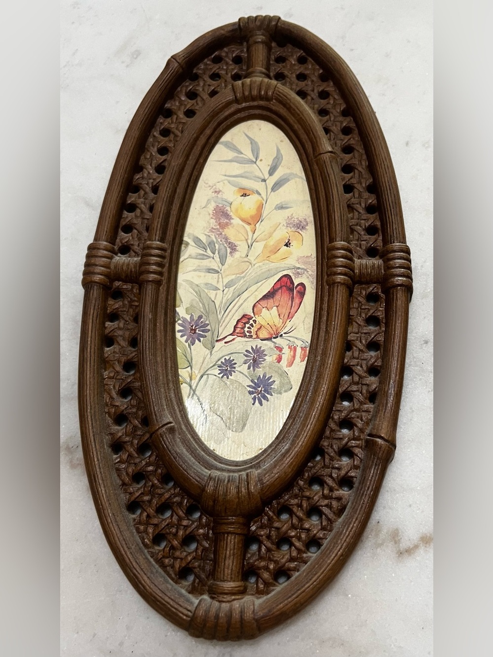 Vintage MCM wall plaques Faux-Rattan Plastic Frame Butterfly Botanical Set Of 2 - Picture 3 of 8